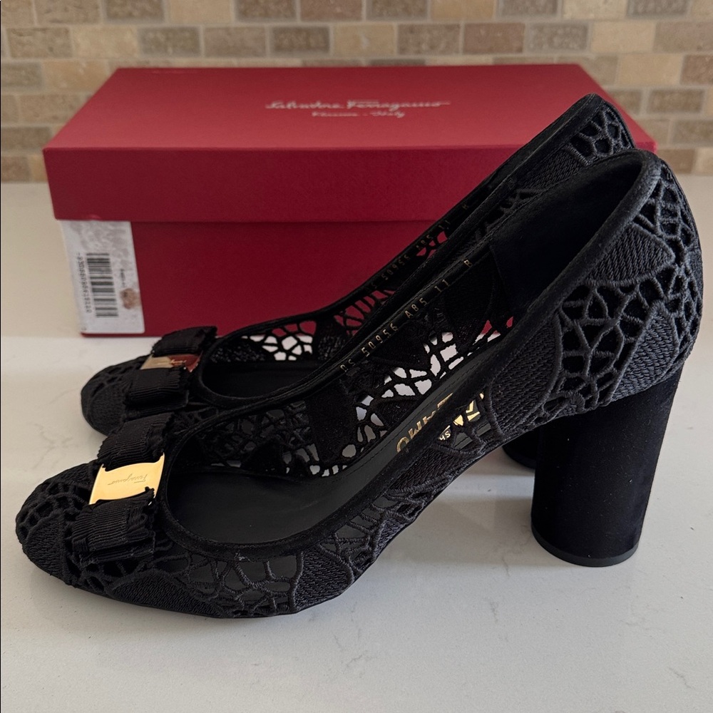 Salvatore Ferragamo Black Lace Vara Bow Pumps with Gold Hardware - Picture 2 of 6